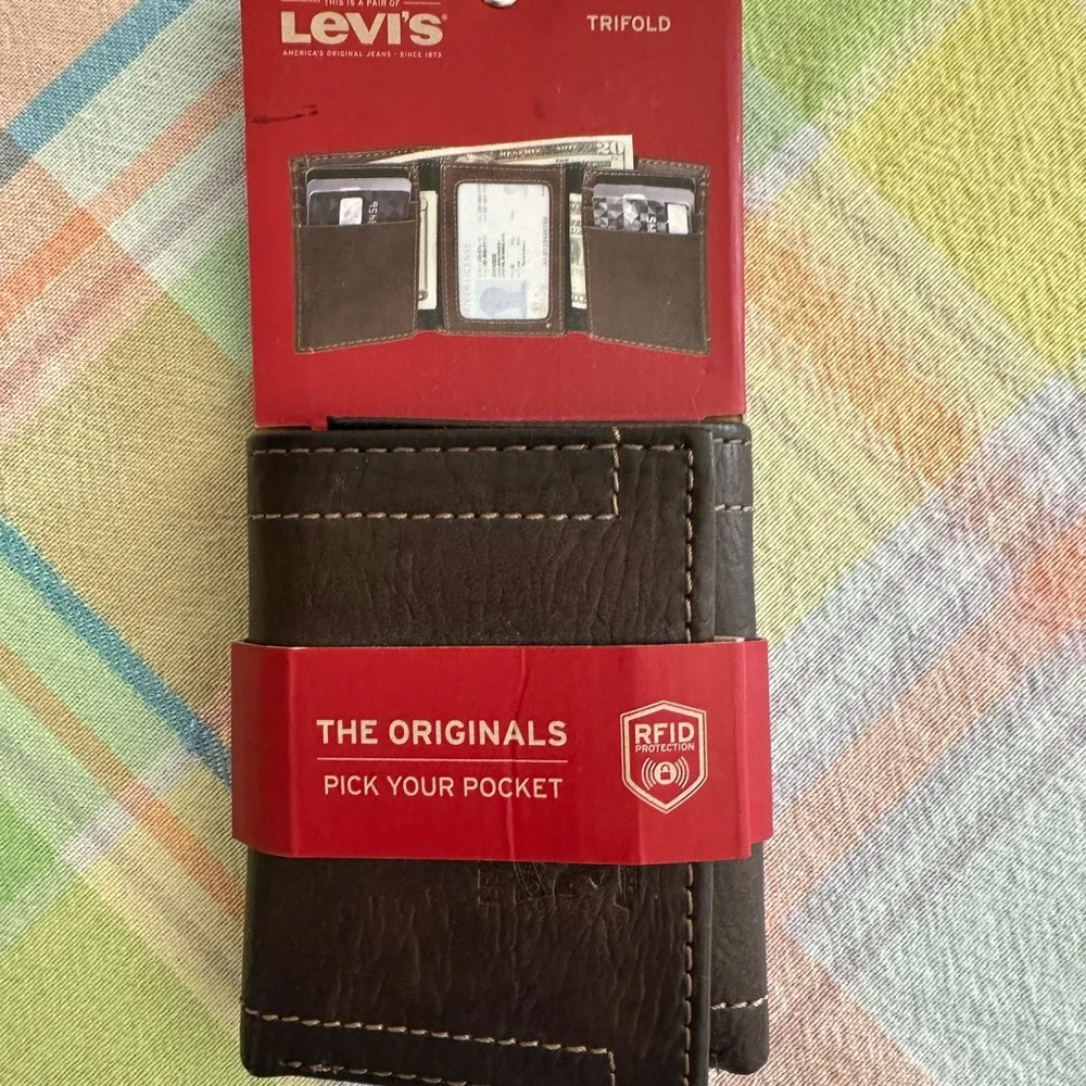 NWT Levi trifold RFID wallet